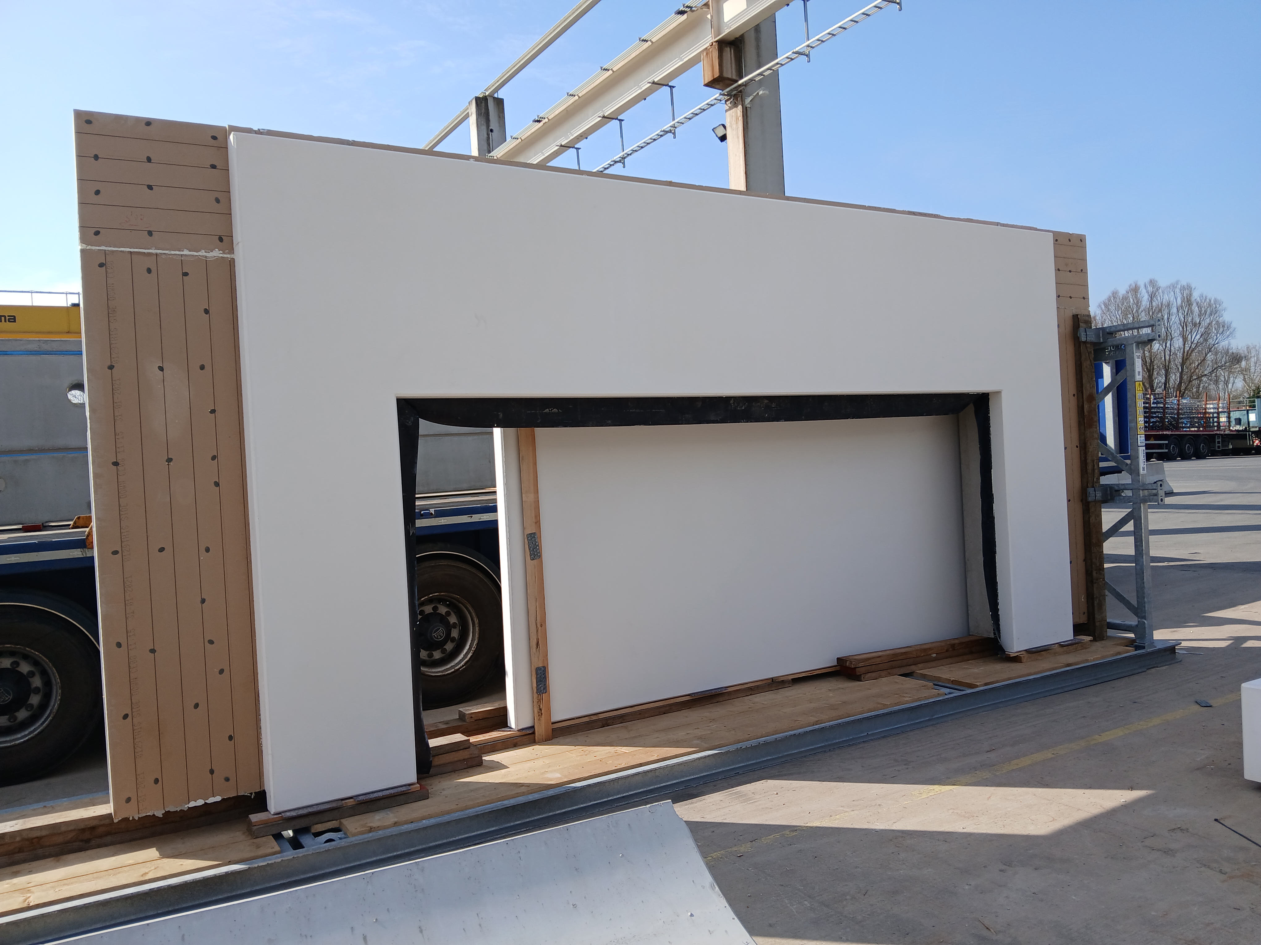 D-Carb® was used in the production of white precast sandwich panels for the new high-voltage substation in Amaliahaven, The Netherlands 